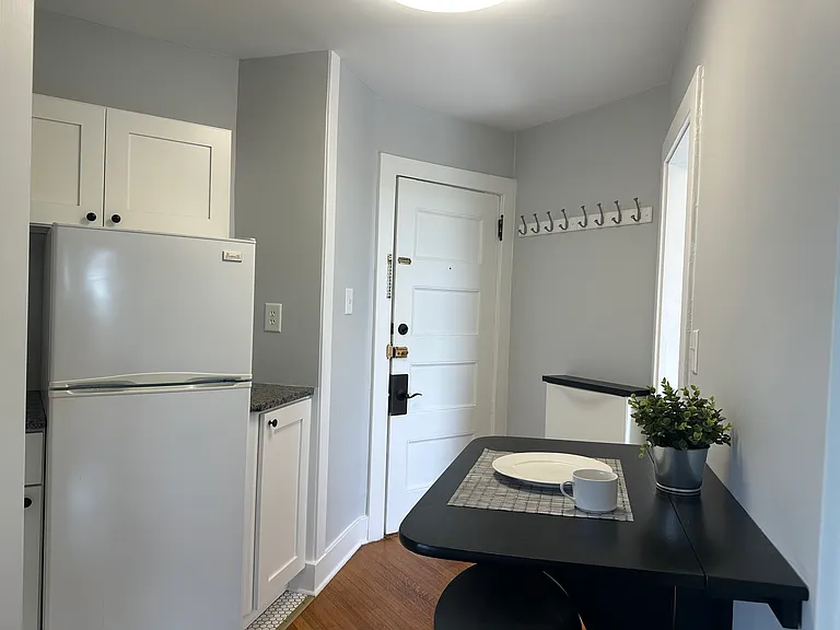 39 N Mountain Ave #9 — Photo 14