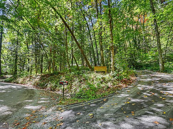 5th image of 596 Moses Rd