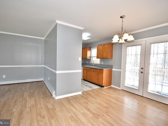 3rd image of 17591 Rose Hill Cir