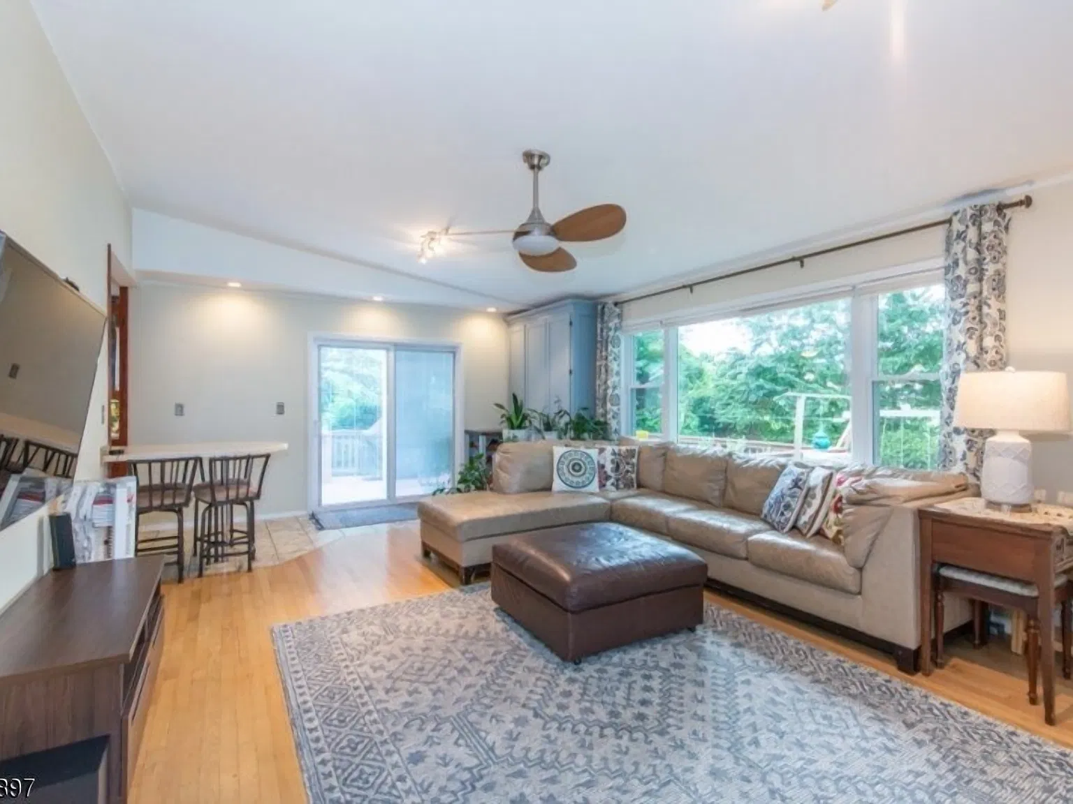 335 Elmwood Ter — Photo 3