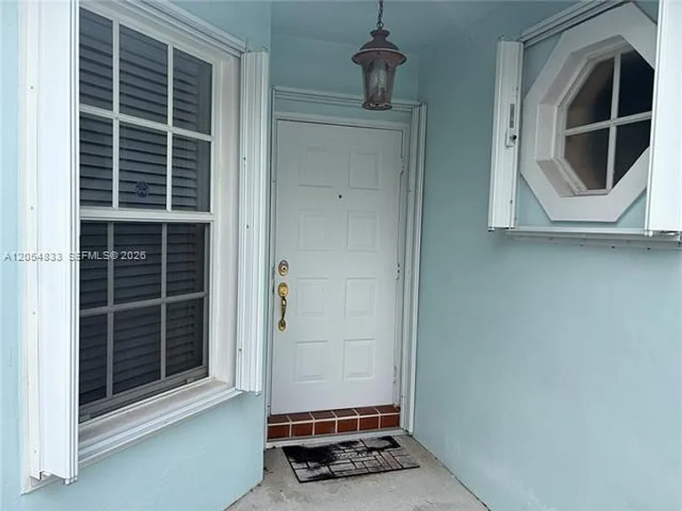 9020 Lake Park Cir N #9020 — Photo 3
