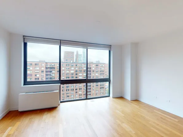 808 Columbus Avenue image 3 of 9