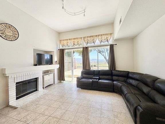 5th image of 68 Sea Isle Dr