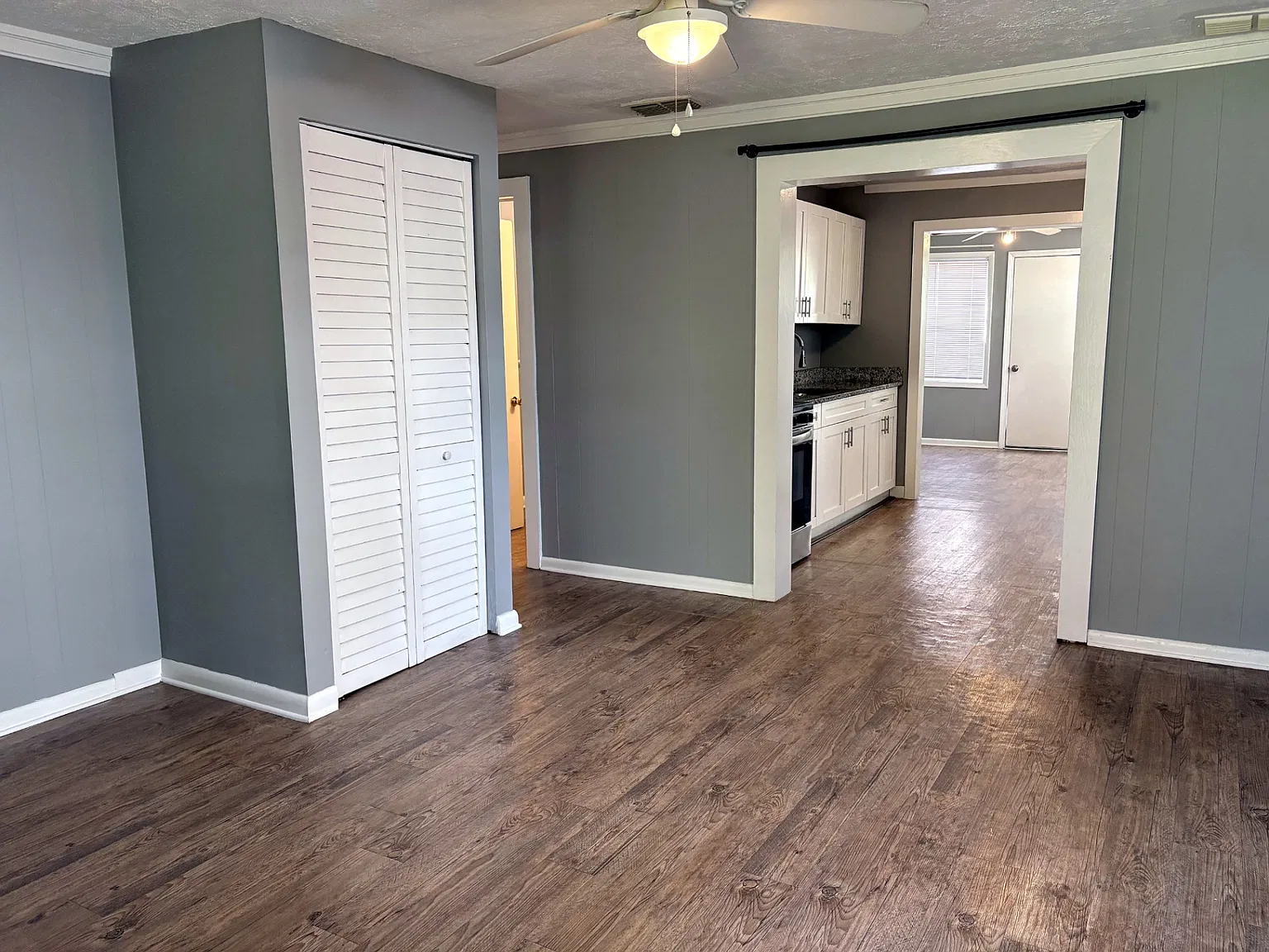 3 bed, 1010 sqft, $1,500 — Photo 3