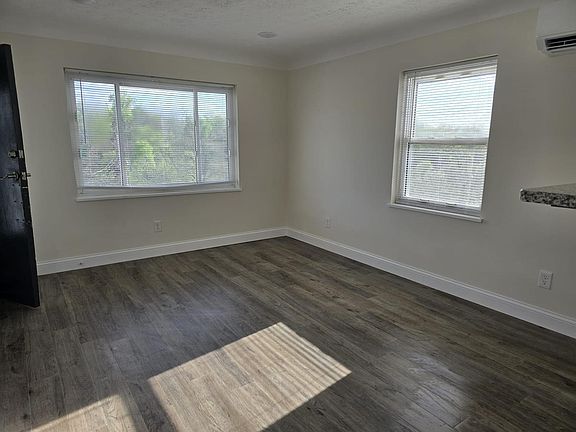 3rd image of 530 Clinton Springs Ave #2