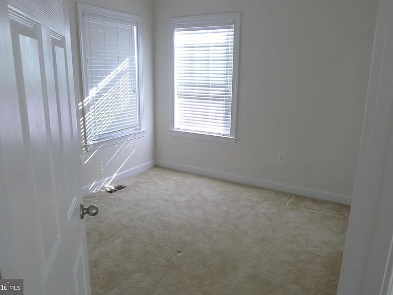 1926 Belleville Dr NE — Photo 11