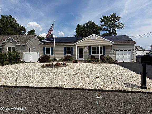 4th image of 718 Conifer Drive