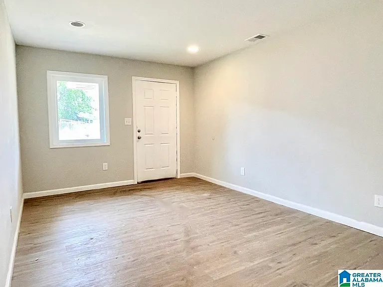 914 14th St SW — Photo 5