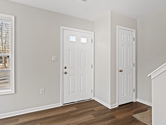 4th image of 110 Aaron Pl APT 106