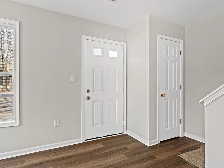110 Aaron Pl #106 — Photo 4