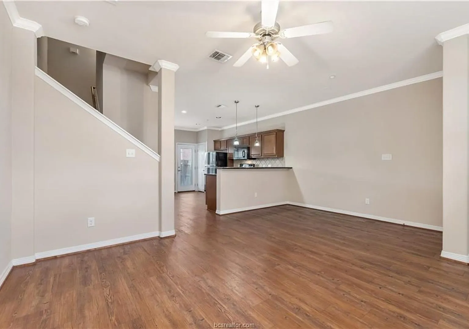$500 Off 1st Month's Rent! Immediate Move In 4/4 Condo in Beautiful Lakeridge! — Photo 4