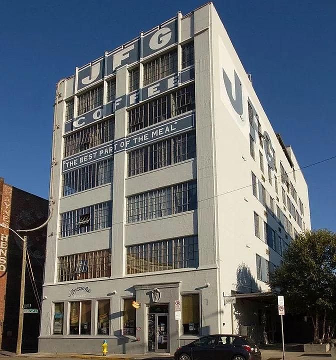 1st image of 200 W Jackson Ave #14956546