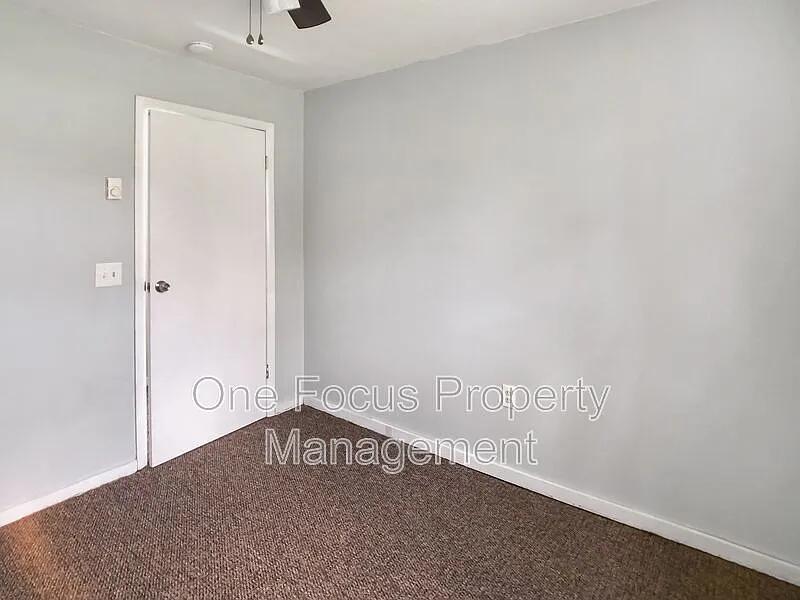 2 bed, 1.0 bath, $995 — Photo 4