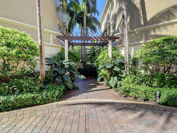 3rd image of 921 Osceola Drive Unit 4