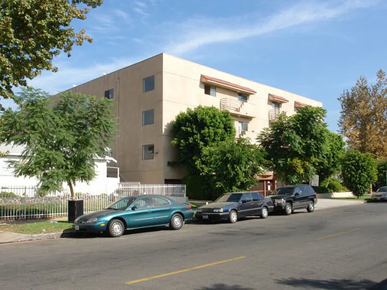Three Gardens, 14133 Sylvan St. — Photo 4
