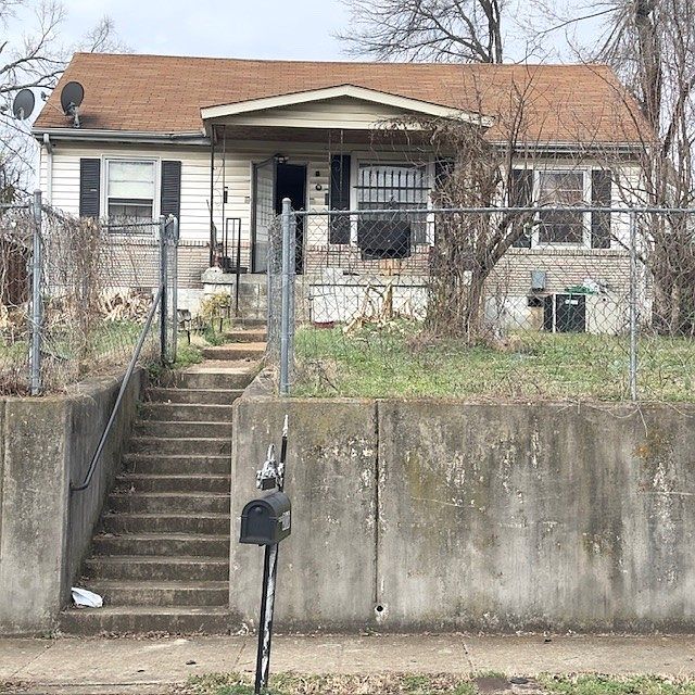 2nd image of 516 S 14th St
