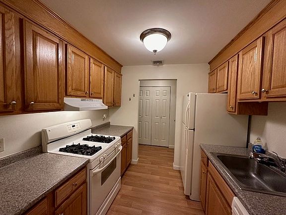 5th image of 1 Louisburg Sq APT 11