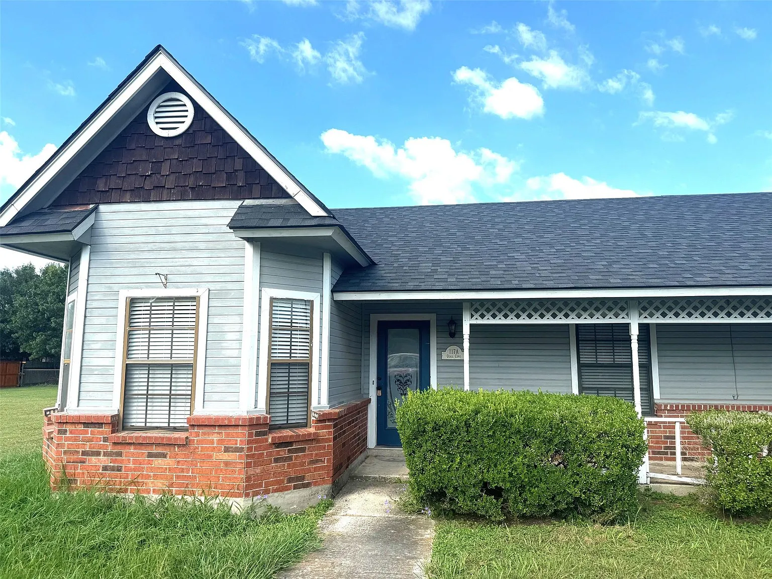 3 bed, 2.0 bath, 1250 sqft, $1,450 — Photo 1