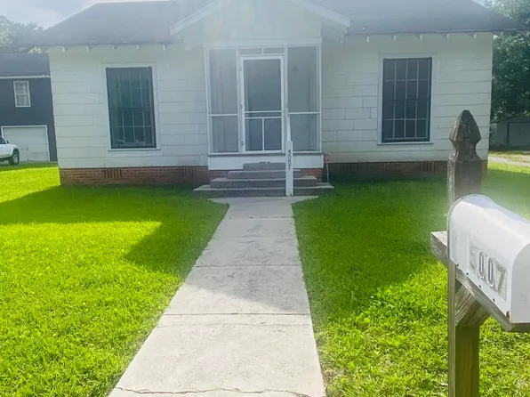5007 Magnolia St, Moss Point, MS 39563