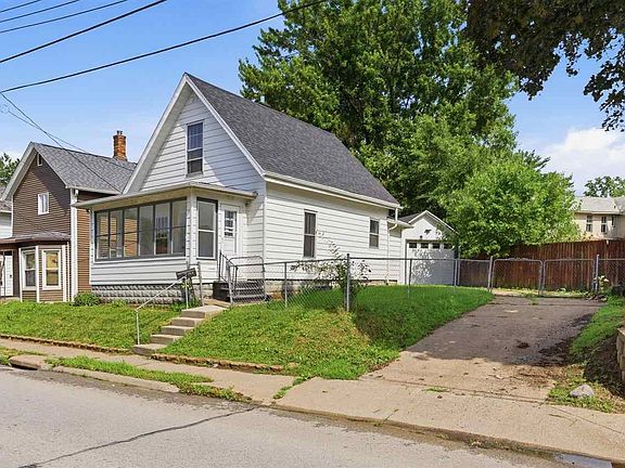 3rd image of 1214 E 2nd St