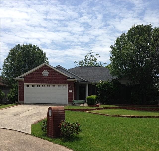 Beautiful spacious home ready for move in desirable Shady River Subdivision