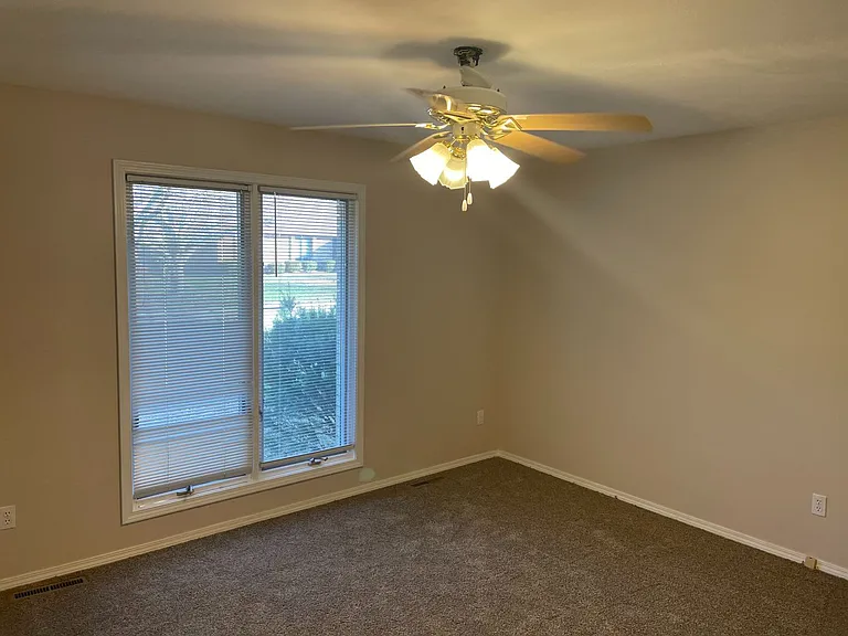 1508 E Powell St — Photo 16