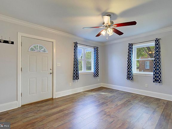 3rd image of 405 New Jersey Ave NE