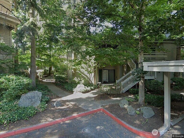1st image of 1380 Bellevue Way NE #8