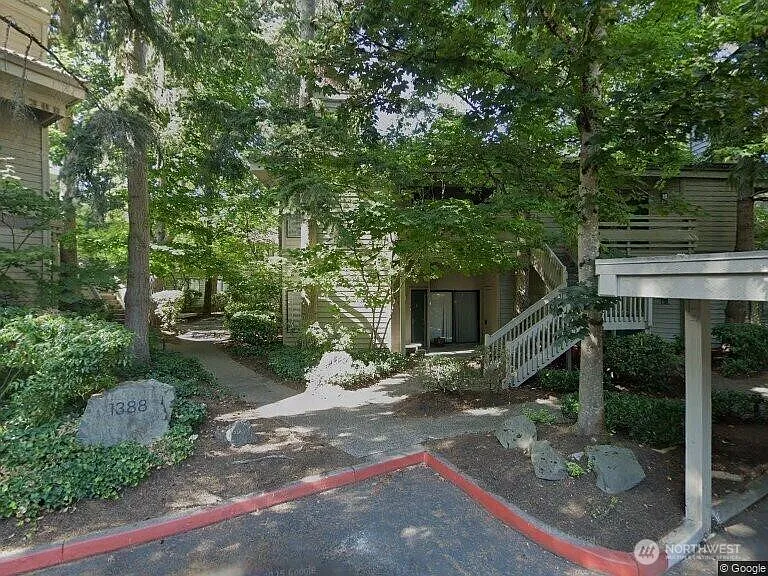 1380 Bellevue Way NE #8 photo 1