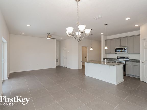 3rd image of 303 Corbel Ln