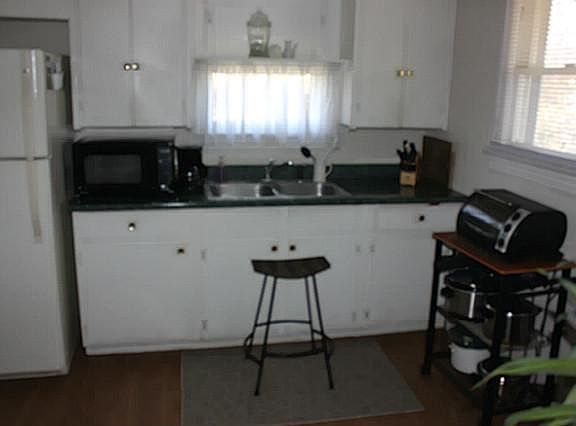 4th image of 420 Redell St