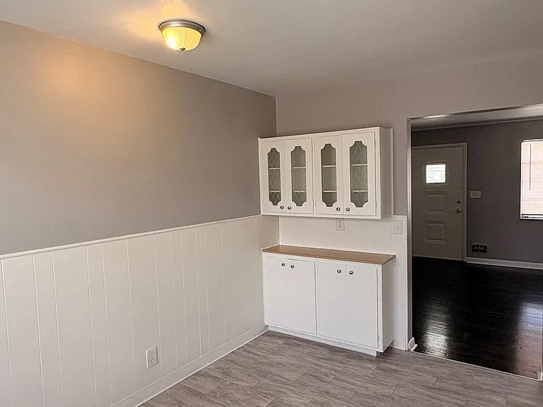 1263 S James Rd — Photo 11