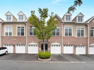 100 Abbie Ct, West New York, NJ 07093