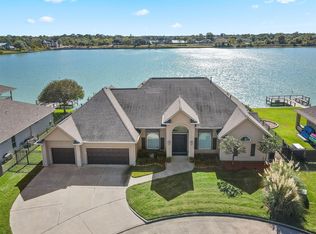 8901 Shiloh Dr, Texas City, TX 77591