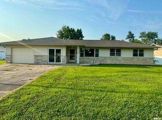 906 Hillcrest Dr, Marion, IL 62959