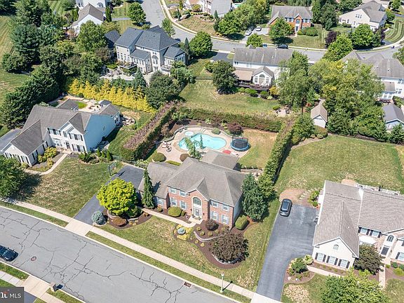 2nd image of 8 Hidden Brook Way
