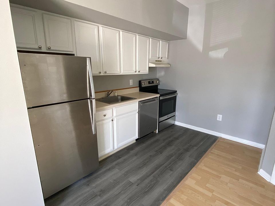 2nd image of 58 E Oakland Ave Floor 2