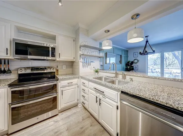 6527 Halsey St, Shawnee, KS 66216