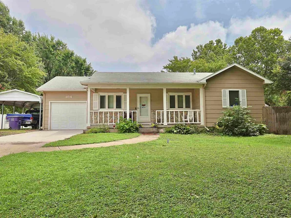 104 Feess Cir, Wamego, KS 66547