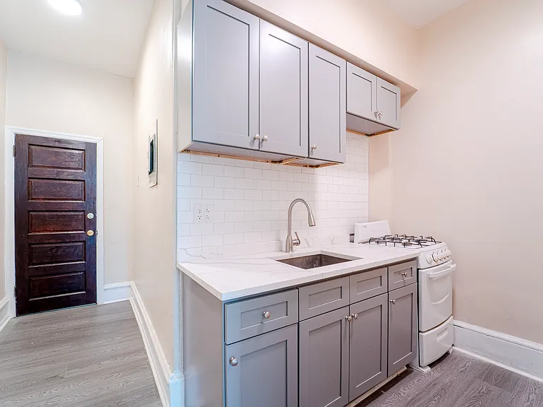 908 N 41st St #2R — Photo 6