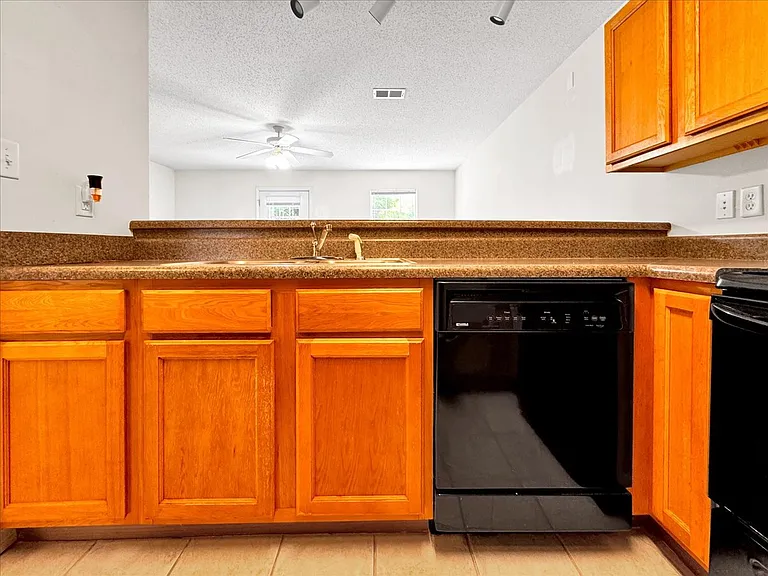 994 Scenic Oak Ln — Photo 6