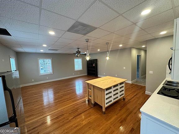 3rd image of 1051 Parkside Cmns #203
