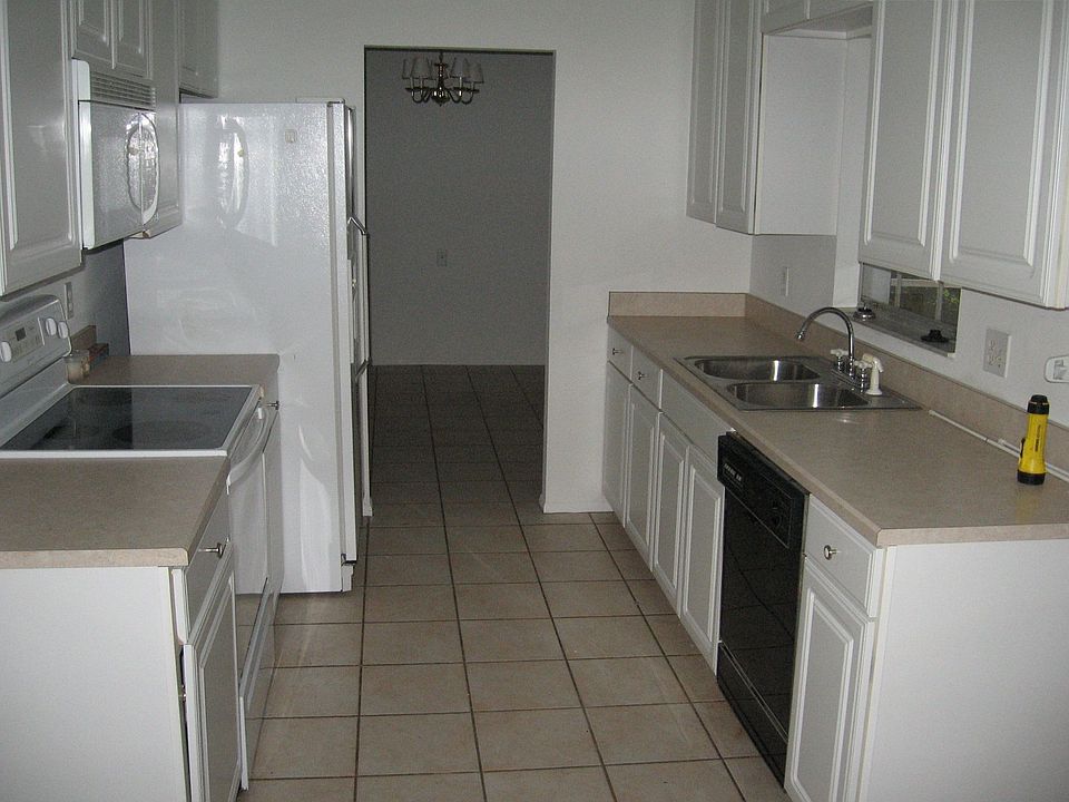 2nd image of 577 E Orange St