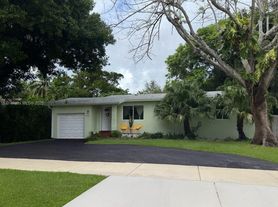 1055 NE 121st St, Miami, FL