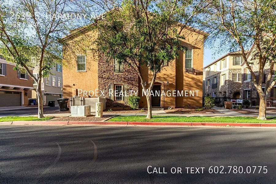 3 Bed, 2 Bath in Gated Val Vista Classic — Photo 2