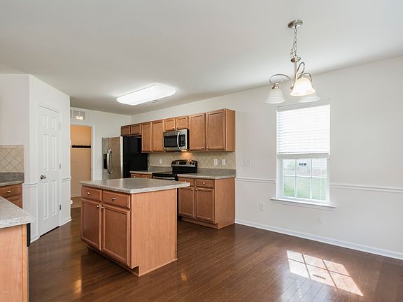 4th image of 202 Slate Dr