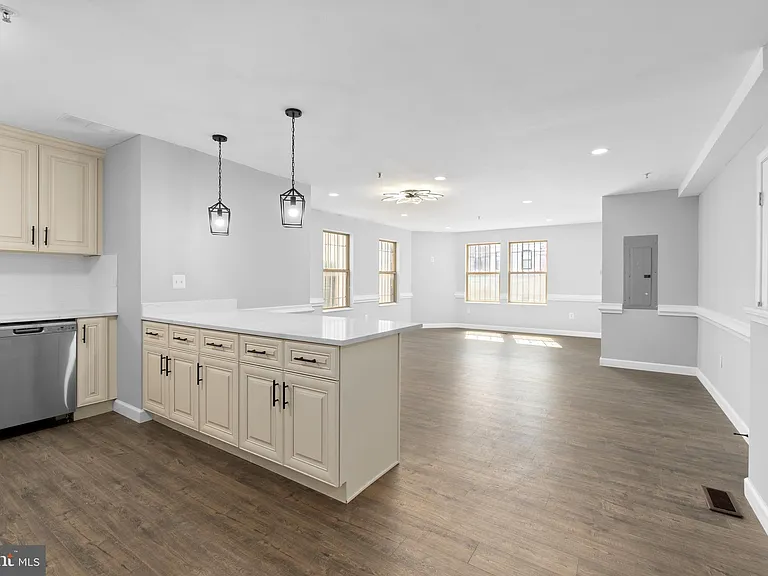 1829 Providence St NE #B — Photo 14