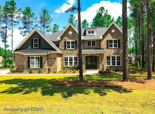 166 The Inner Cir, Spring Lake, NC 28390