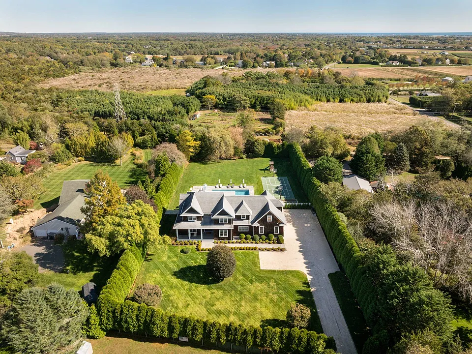 14 Long Springs Rd