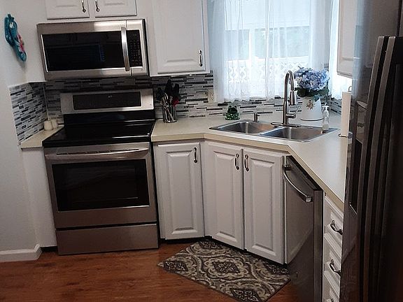 4th image of 8448 Jacamar Dr